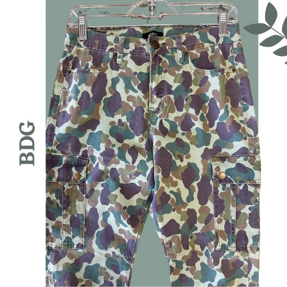 BDG Camouflage Carpenter Pant
Purple Green Ankle Zipper Detail Size 28 - Picture 6 of 9